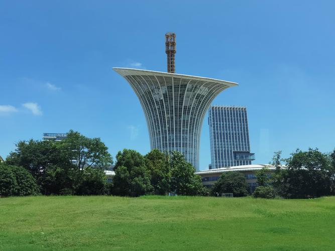 武汉东湖新技术开发区:"中国光谷"大步迈向"世界